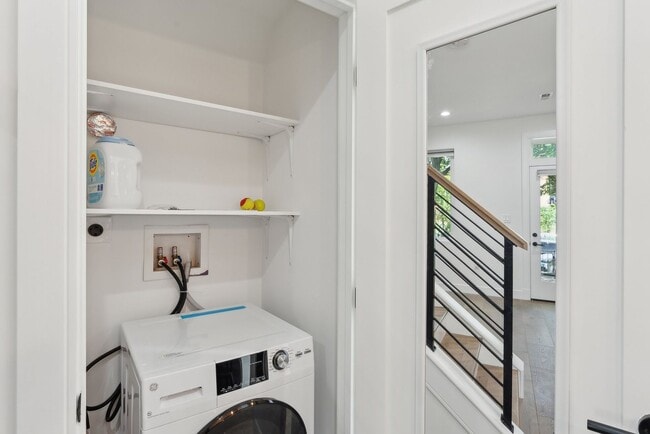 Building Photo - Capital Hill Rowhome