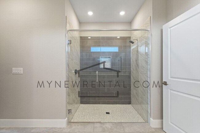 Building Photo - Deposit-Free! Get $1,000 OFF your first mo...