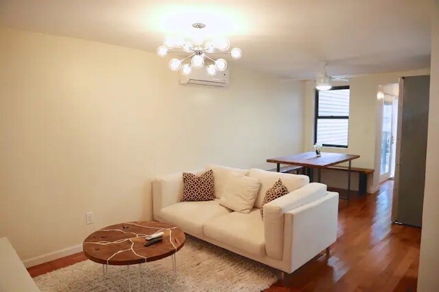 Primary Photo - 542A Willoughby Ave