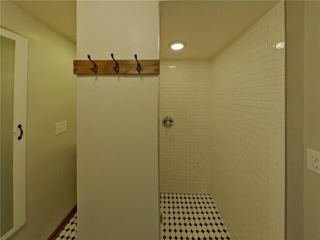 Building Photo - 16377 Duluth Ave SE