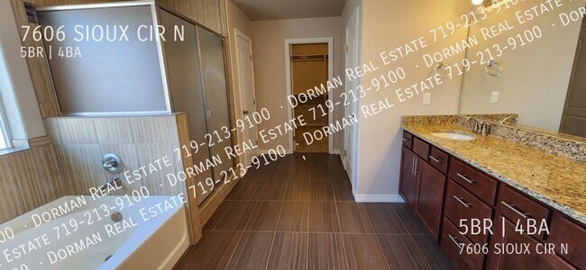Building Photo - 7606 N Sioux Cir