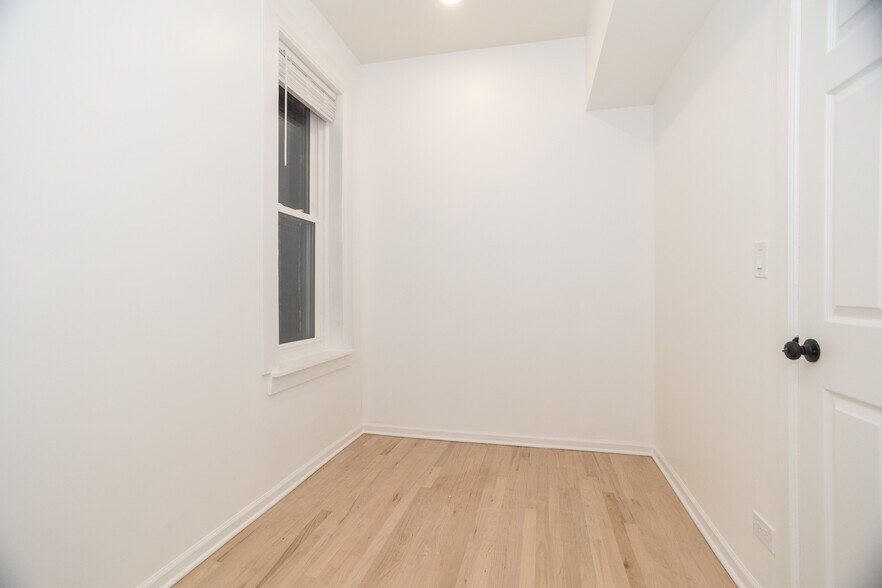 Building Photo - 1247 N Cleaver St