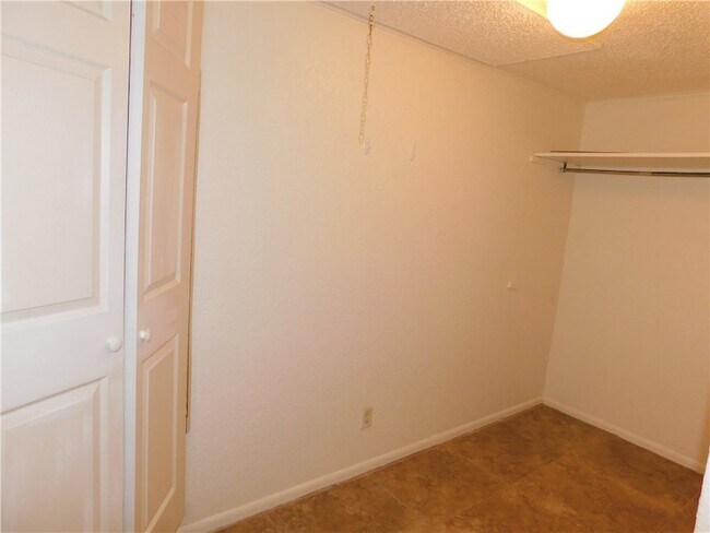 Building Photo - 485 7th Pl