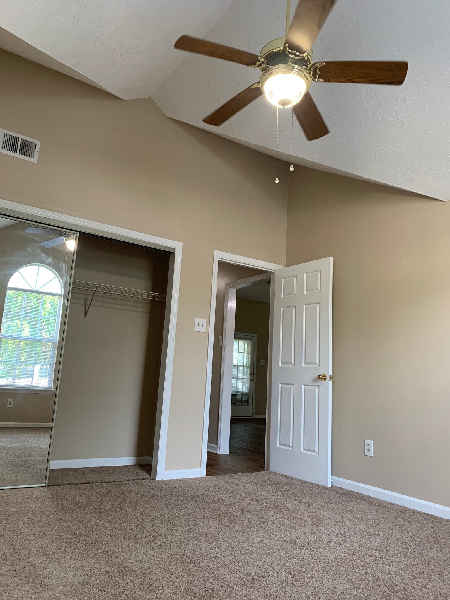 Building Photo - 213 Copperfield Ln