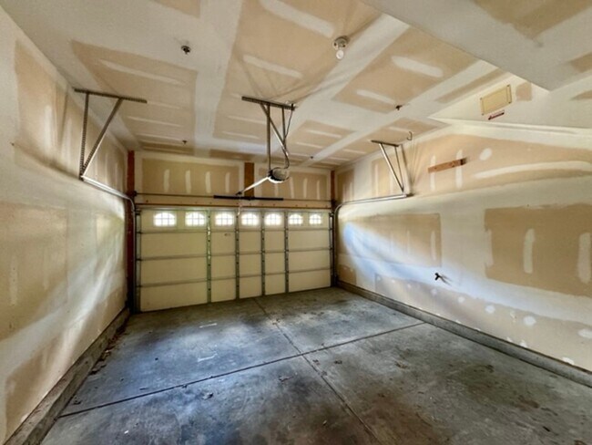 Building Photo - 213 Chateau Pl