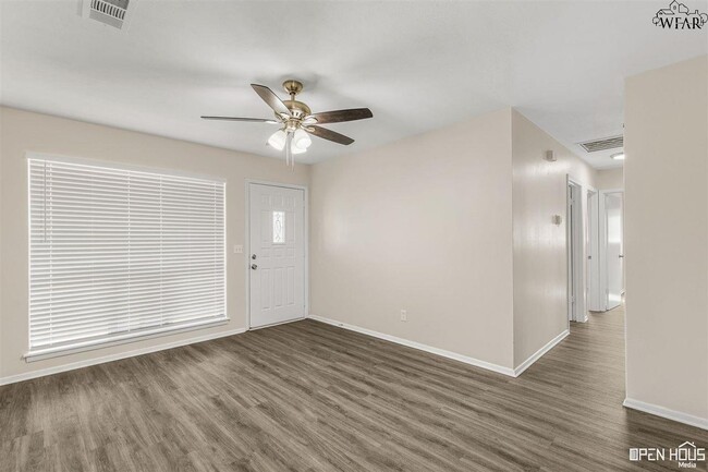 Building Photo - 4728 Eden Ln