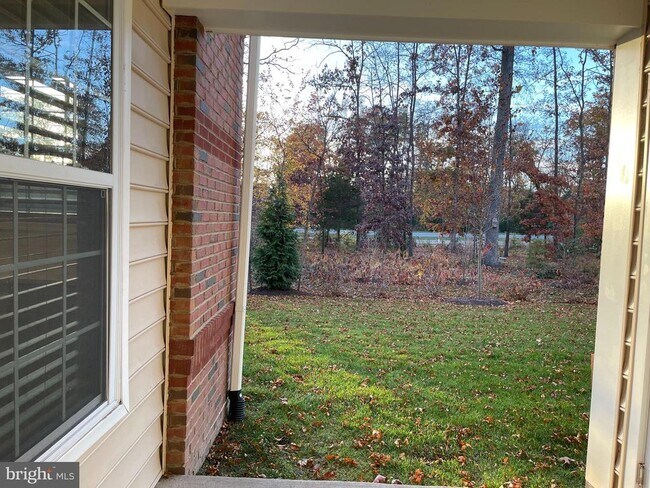 Building Photo - 23255 Milltown Knoll Square