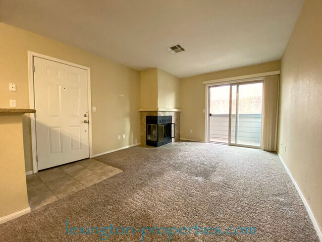 Building Photo - Stunning, 2Bed/2Bath, Condo Home with Views! ***Move-In Special!