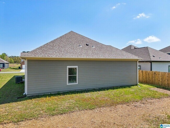 Building Photo - 129 Kings Wy