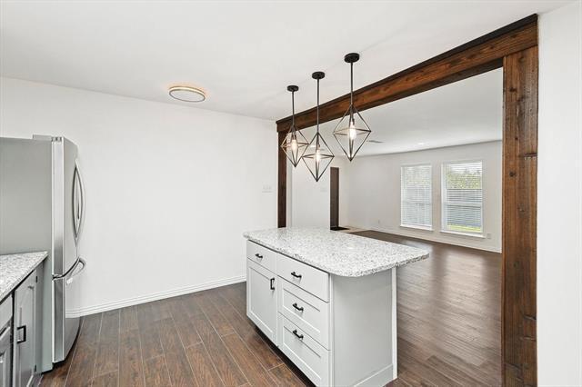 Building Photo - 2201 Jamestown Ct