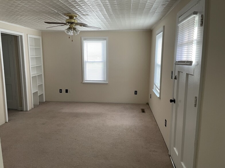 Livingroom - 46 Martinview Rd