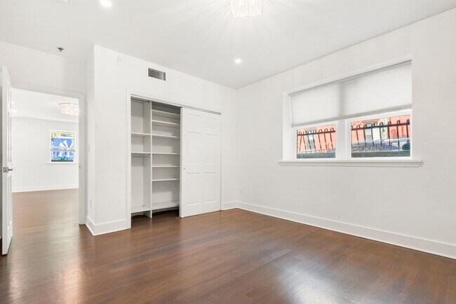 Building Photo - 547 Bloomfield St