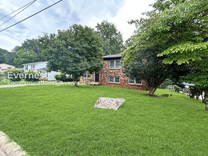 Building Photo - 542 Newcastle Rd