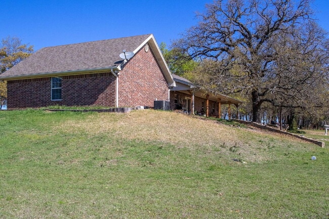 Building Photo - 3 bedroom home on acreage