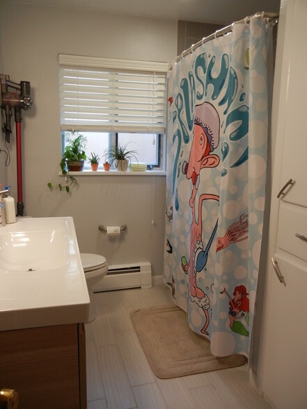 Bathroom Upstairs - 955 Saulsbury St
