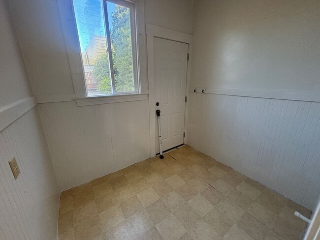 Building Photo - Single Family Home in Mission Terrace