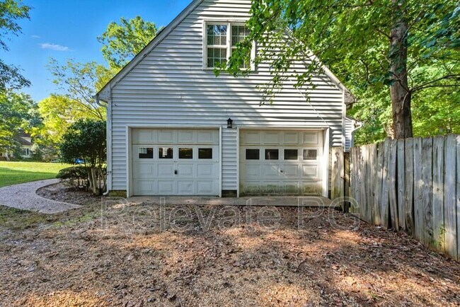 Building Photo - 1704 Clear Springs Cir