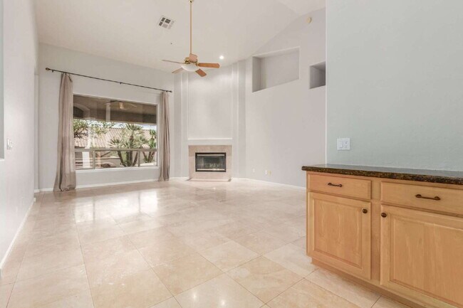 Building Photo - "Discover Your Dream Oasis: Spacious 4-Bedroom Retreat in Scottsdale's Paradise Drive!"
