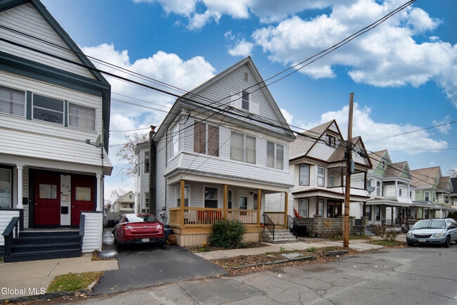 Building Photo - 22 Swan St