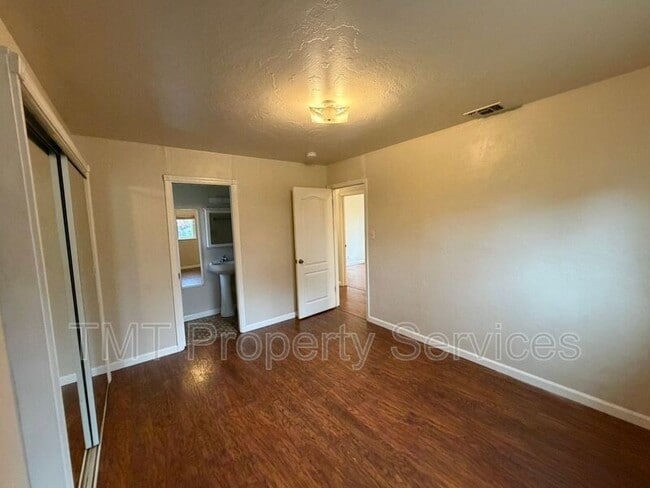 Building Photo - 2011 Mangrum Ave