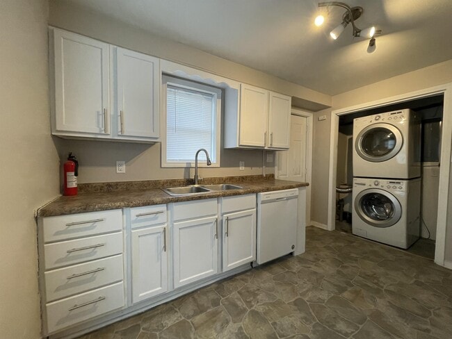 Building Photo - 731 S Miller Ct