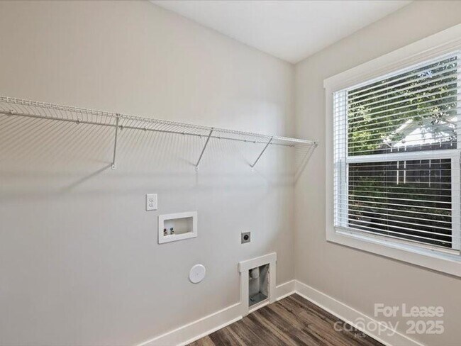 Building Photo - 1615 Chatham Ave