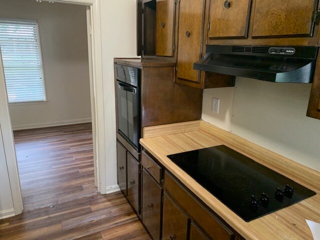 Building Photo - 3898 Laurelhill Ln