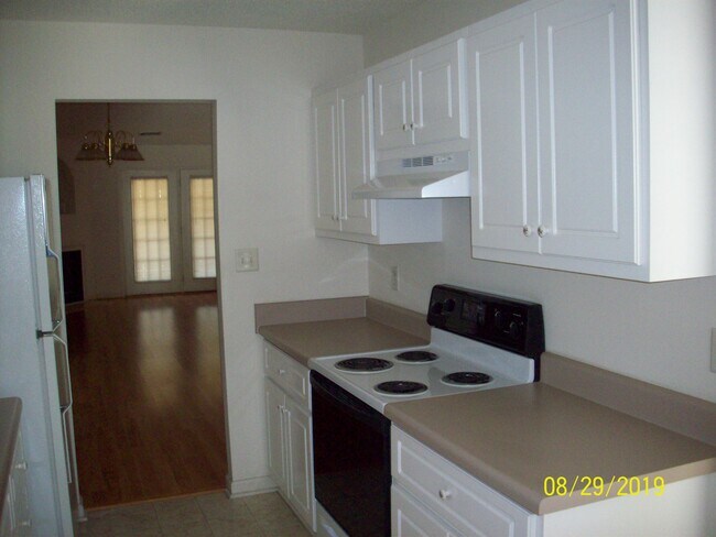 Building Photo - 211 Sandy Run