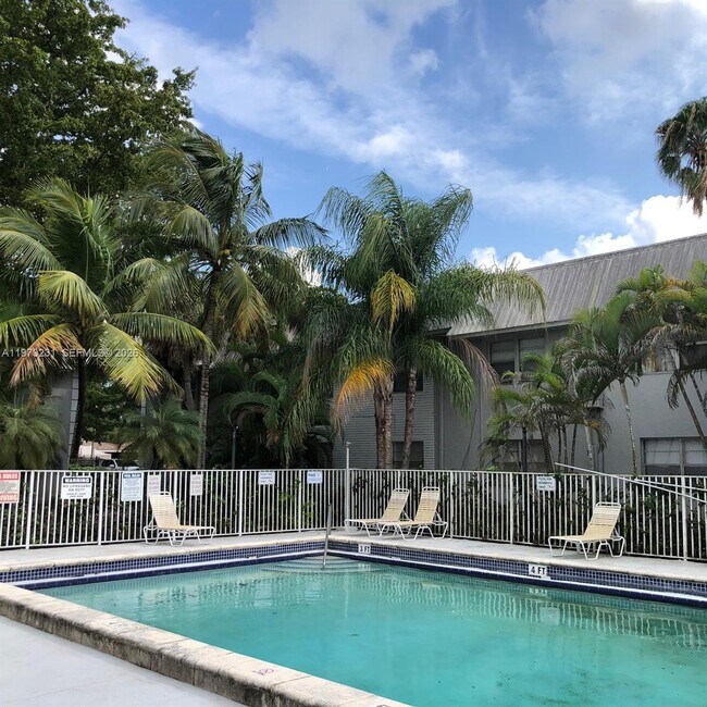 Building Photo - 17255 SW 95th Ave