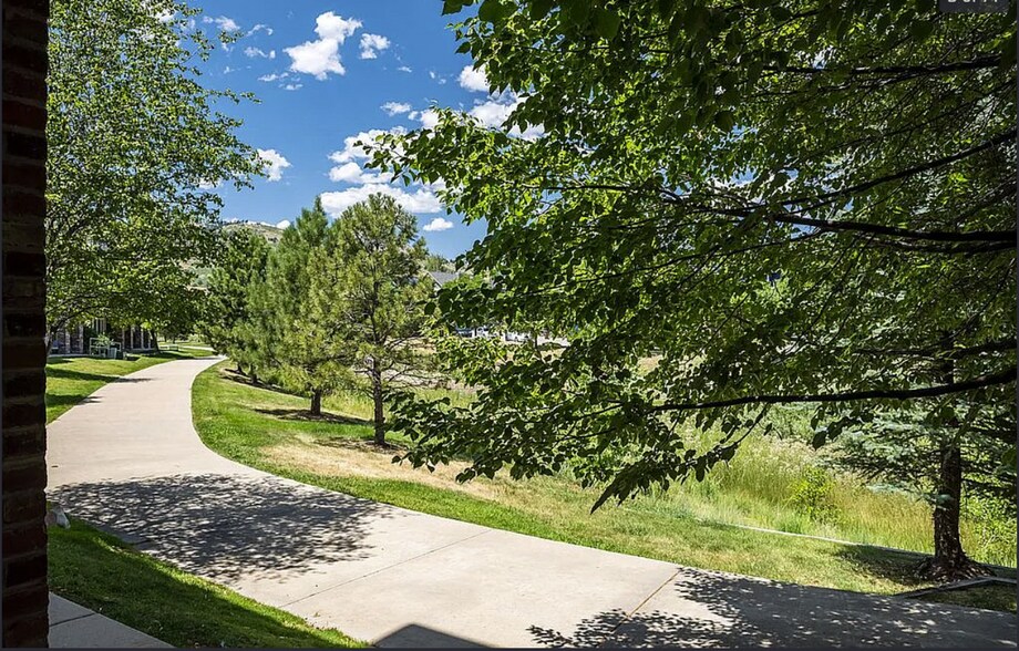 Building Photo - 1065 Laramie Blvd