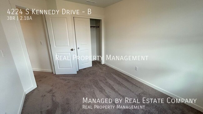 Building Photo - 4224 S Kennedy Dr