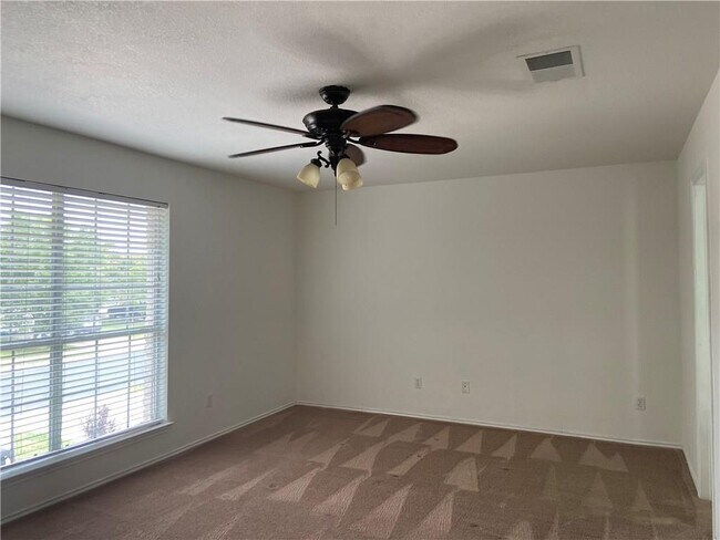 Building Photo - 1205 Dillon Lake Bend