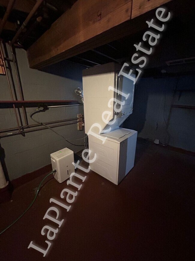 Building Photo - Cozy 3-Bedroom Home in West Toledo