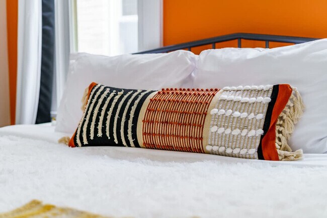 Building Photo - 33 Lundy St