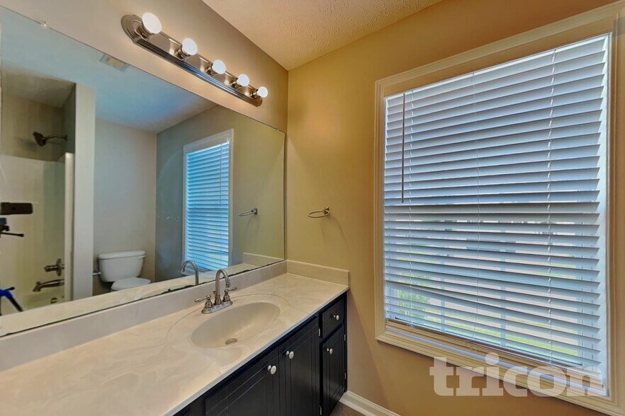 Building Photo - 1612 Broad Cir