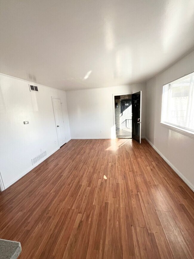 Building Photo - Move In ready 2 Bedroom 1 Bath $500.00 off...