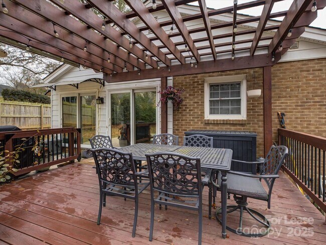 Building Photo - 6219 Colchester Pl