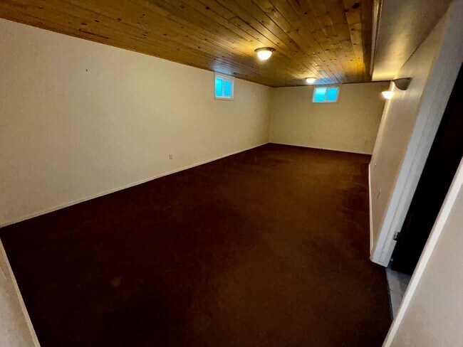 Building Photo - Clean 5 Bedroom Ranch in NW Fort Collins