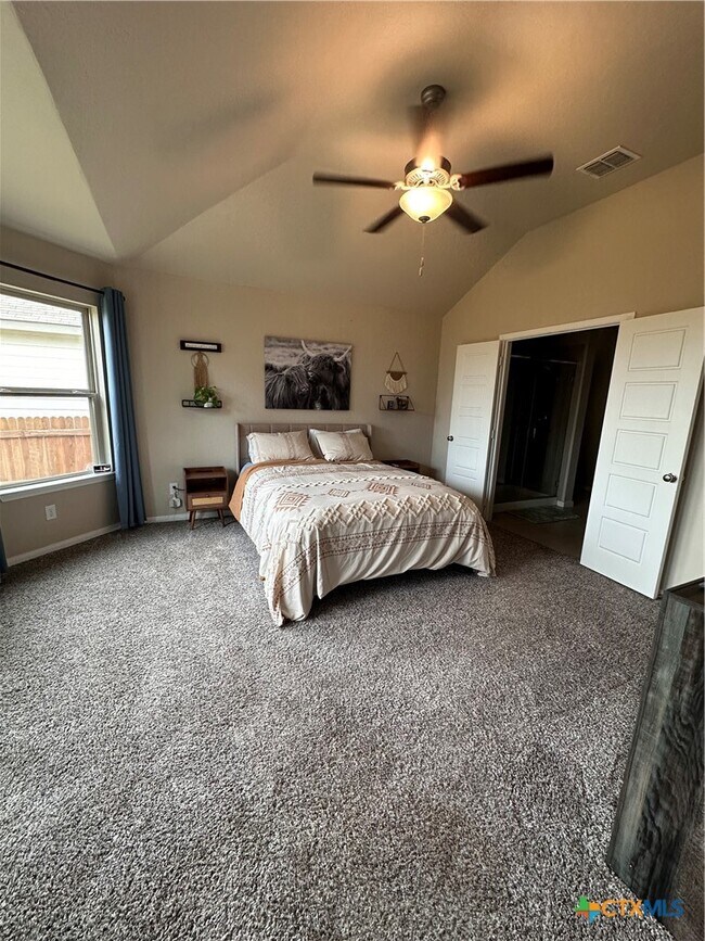 Building Photo - 2929 Greenbriar Rd