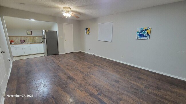 Building Photo - 411 Ave E SE