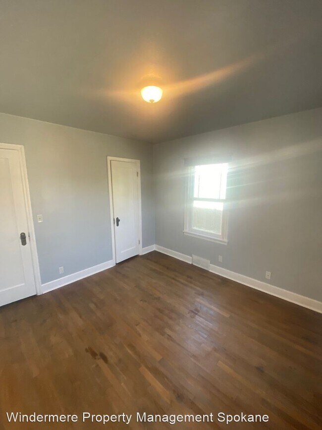 Building Photo - 5 br, 2.5 bath House - 1528 W Augusta ave