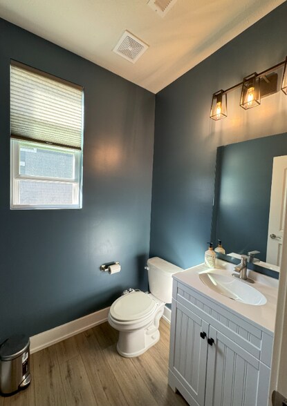 Building Photo - 5264 Veranda Dr