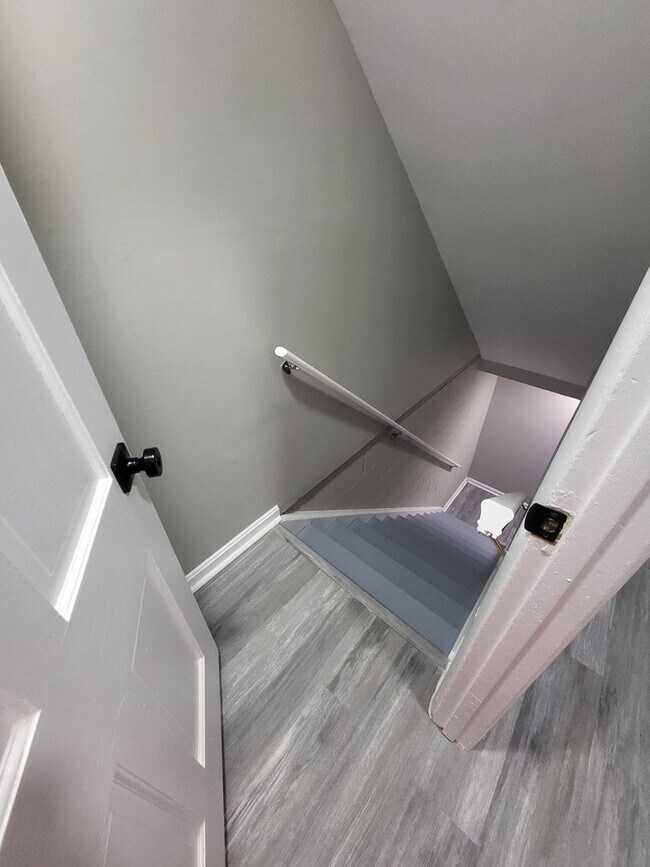 Building Photo - 3Bed 3 Bath Finished Basement!