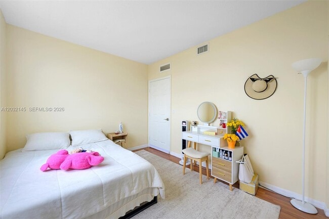 Building Photo - 215 SW 42nd Ave