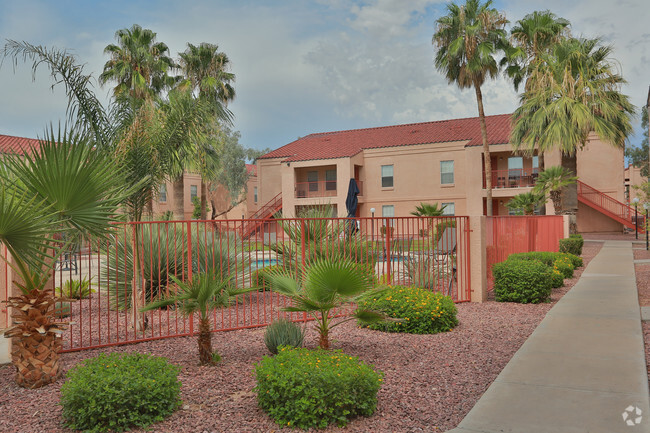 Primary Photo - La Posada Apartments