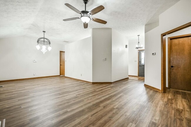 Building Photo - 1108 Redwood Dr