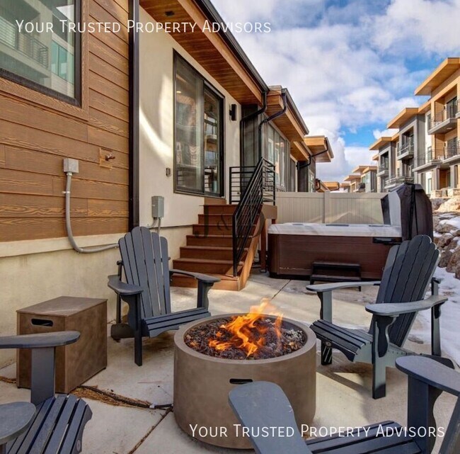 Building Photo - 807 E Klaim Dr