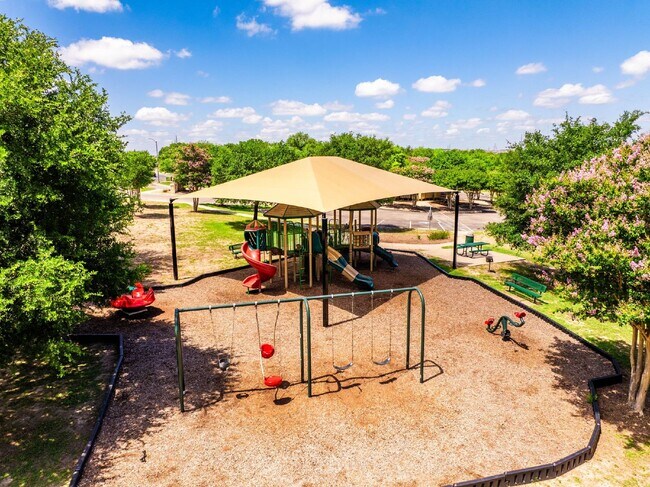 Building Photo - 2 WEEKS FREE RENT w/ 12 Month Lease!!!!!