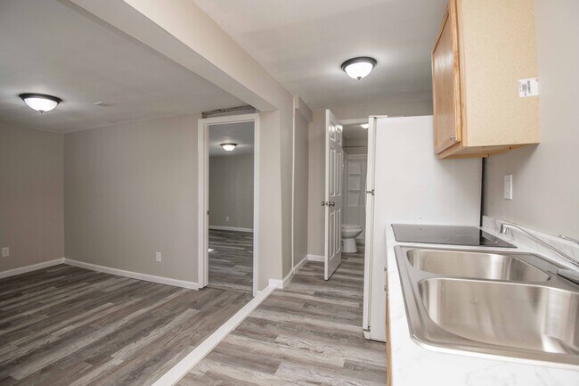 Building Photo - 912 Hotel Ave