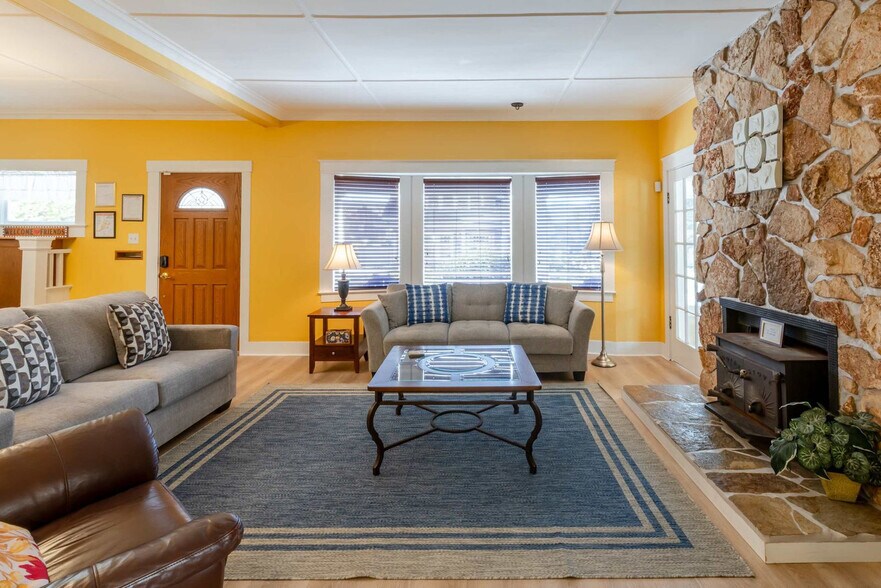 Building Photo - 640 S Columbia St